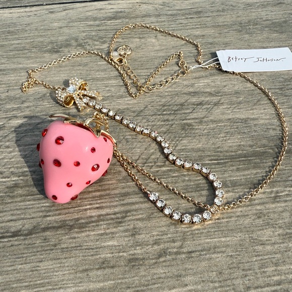 NWT! Betsey Johnson Pink Strawberry Bow Rhinestone Pendant Necklace - Picture 1 of 3